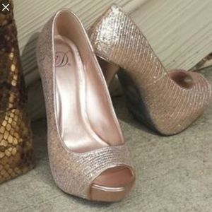EUC champagne rose gold peep toe glitter pump